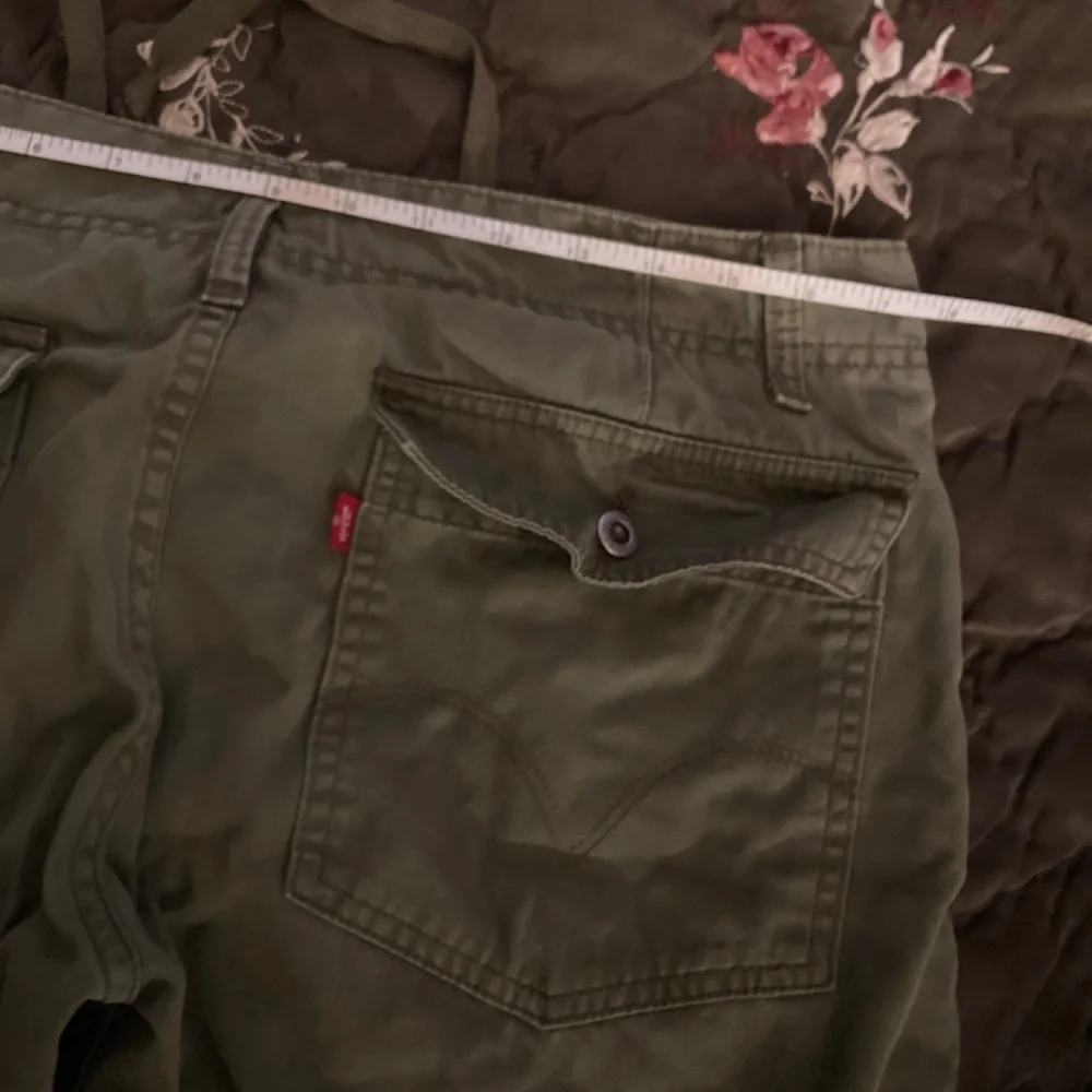 Levis  army, green, cargo capris - Picture 8 of 8